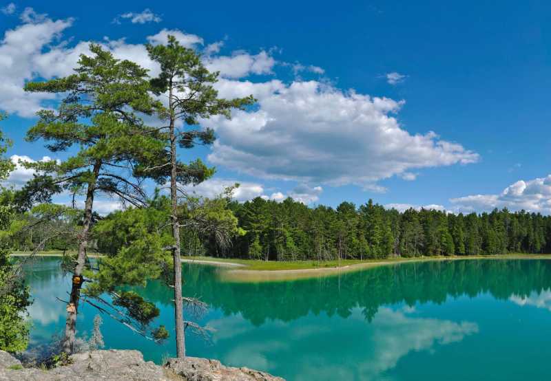 Meromictic McGinnis Lake Petroglyphs Provincial Park - jigsaw puzzle