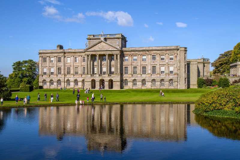 The south face of Lyme Park house - jigsaw puzzle