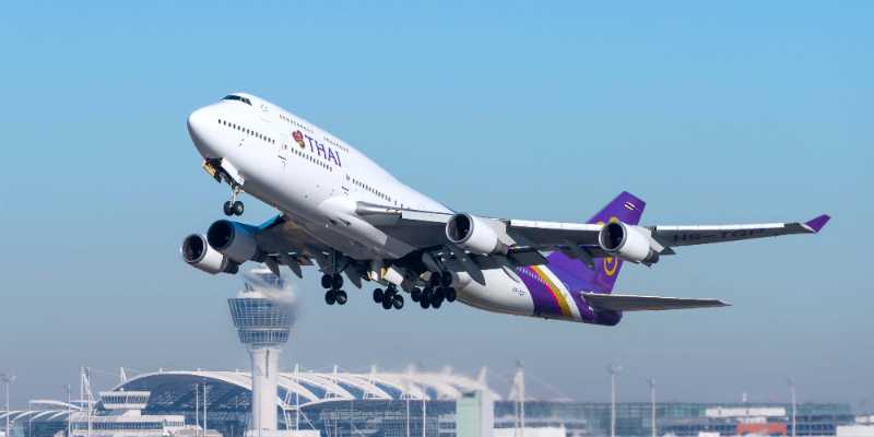 A Boeing 747 jumbo jet taking off - jigsaw puzzle