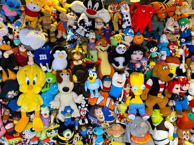 Wall of funny toys - jigsaw puzzle