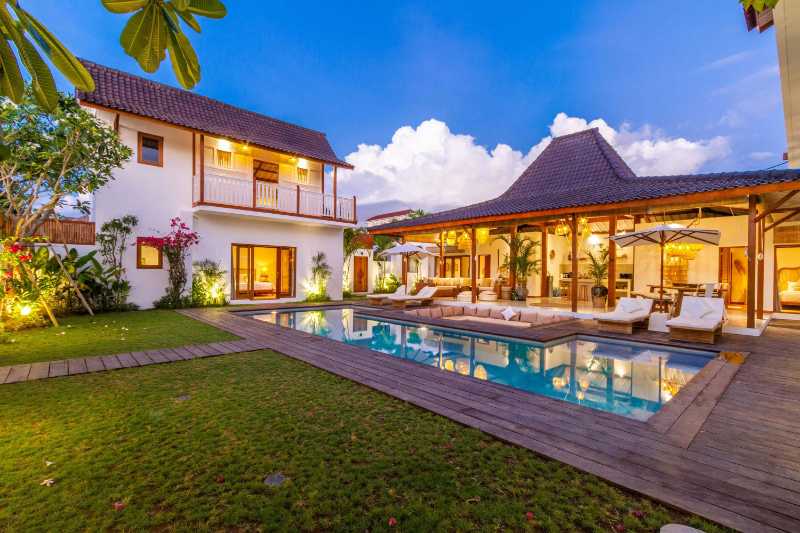 Ein schönes Haus mit Swimmingpool