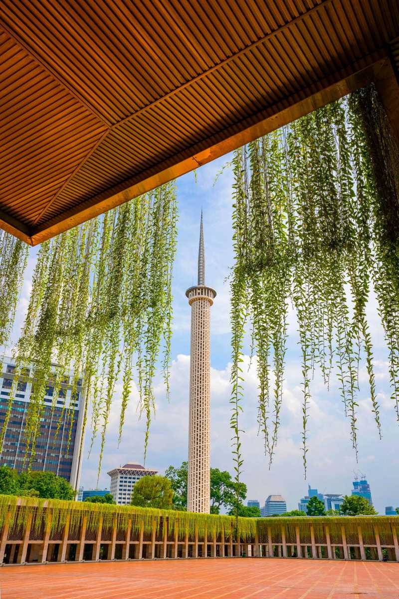 a beautiful tower in jakarta indonesia - jigsaw puzzle