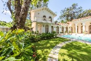 A Villa With Pool and Garden - jigsaw puzzle
