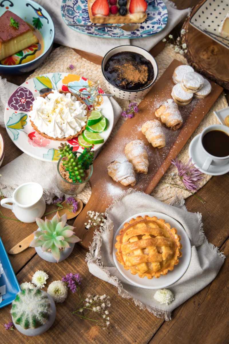 Sobremesas peruanas variadas buffet de comida doce peruana mesa de brunch