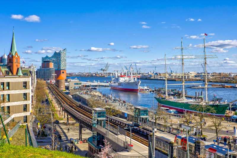 boats traffic and skyline of hamburg - jigsaw puzzle