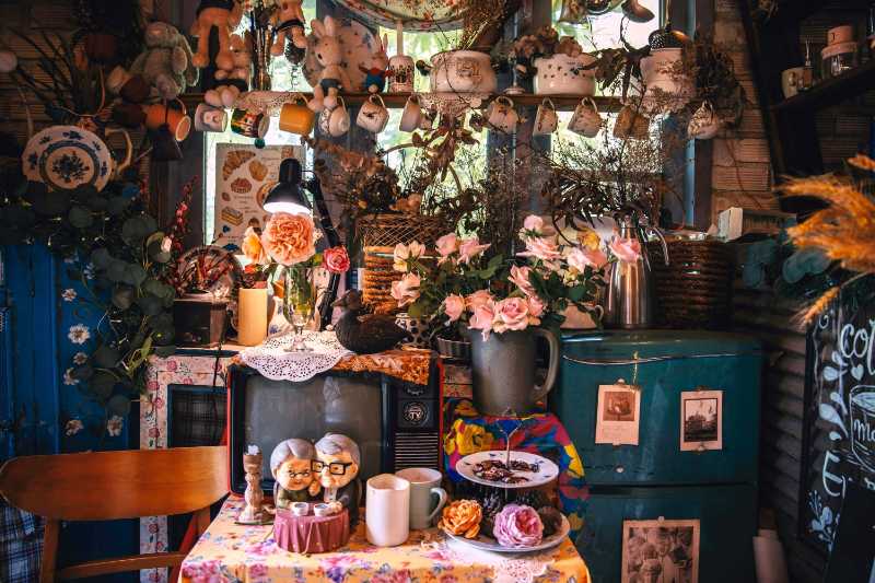 Charming Vintage Cottage Decor with Floral Arrangements