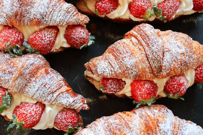 croissants strawberry bread food - jigsaw puzzle