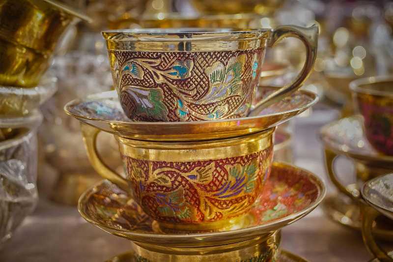 Goldene Pokale in Nahaufnahme