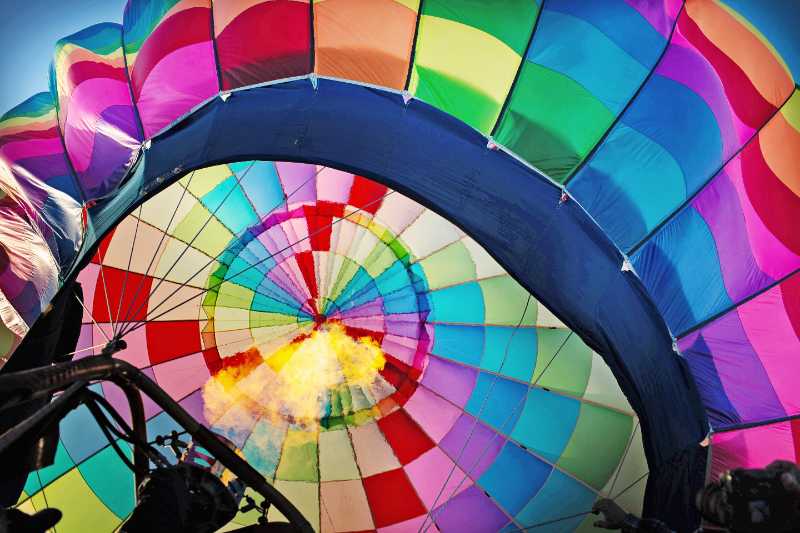 hot air balloon inflating inflate - jigsaw puzzle