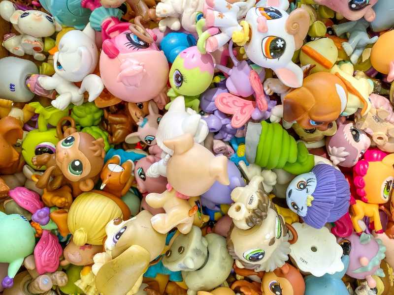 Große Sammlung farbenfroher LPS-Spielzeuge