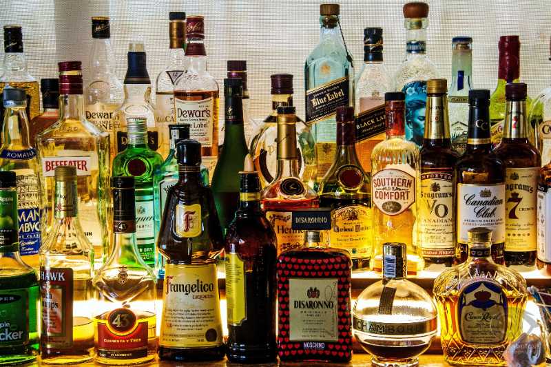 liquor bottles alcohol drink bar - jigsaw puzzle