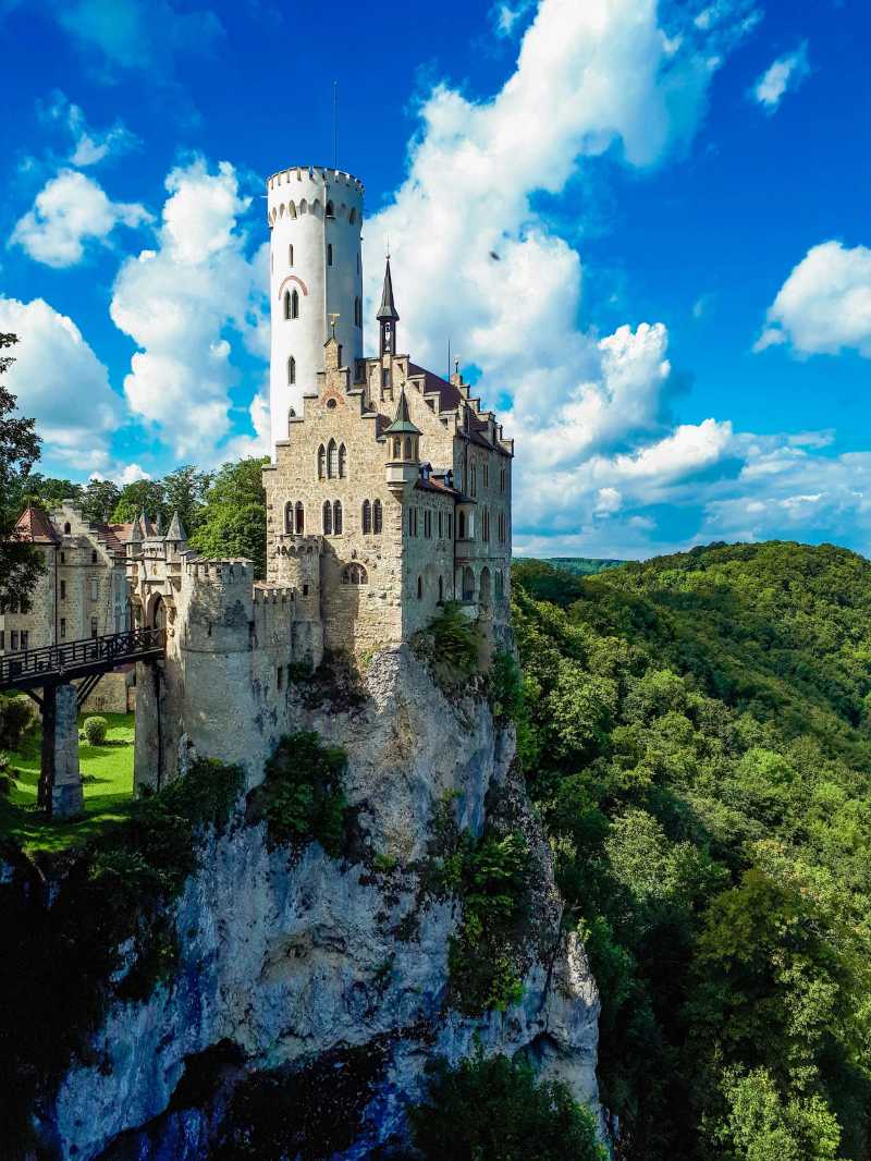 photo of lichtenstein castle - jigsaw puzzle