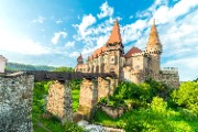 Château médiéval de Corvin avec pont-levis et tours à Hunedoara Roumanie - puzzle