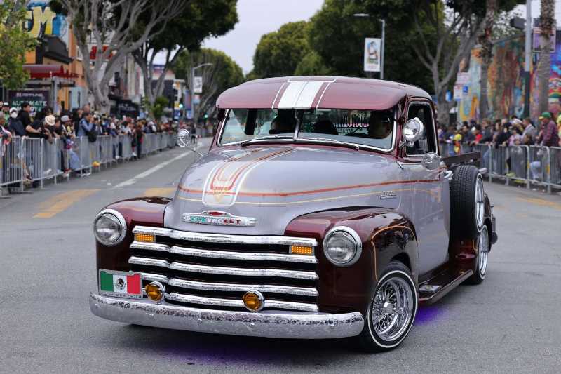 Modifizierter Chevrolet 3100 Pickup auf einer Street Retro Motor Show