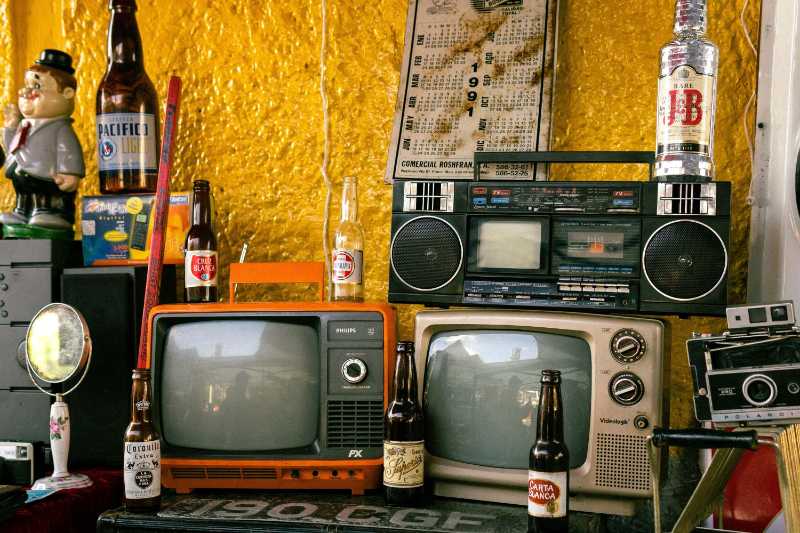 Alte Fernseher in einem Zimmer