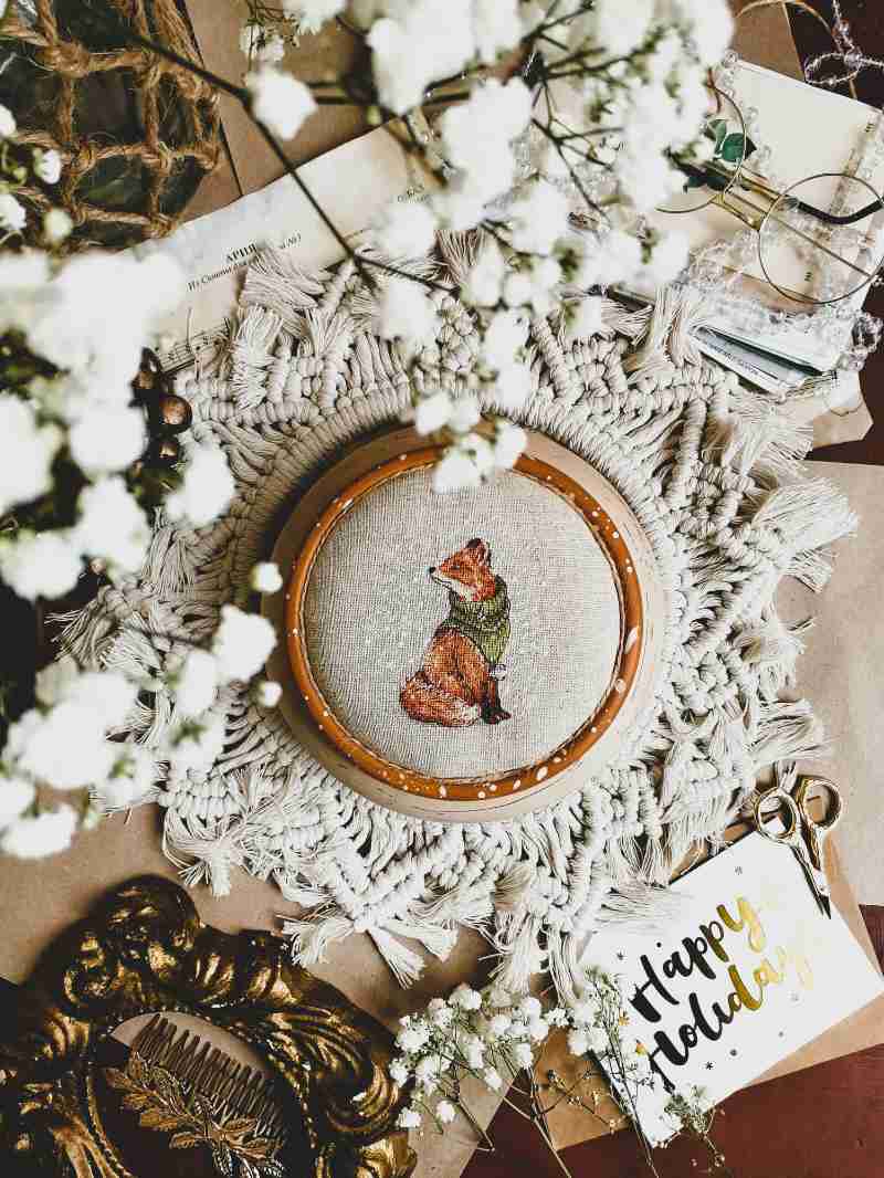 a picture of a teddy bear on a doily - jigsaw puzzle