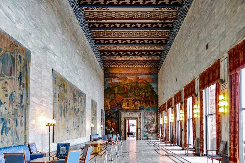 Ornamente an der Decke im Gebäude
