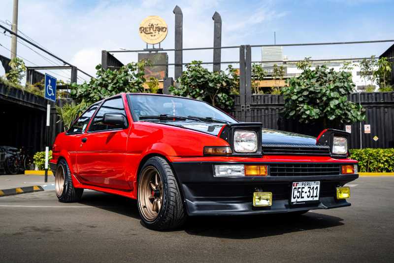 Toyota Sprinter Trueno rojo