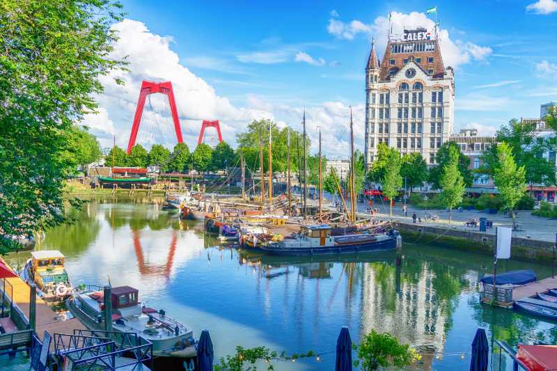 鹿特丹海港景观 Witte Huis 和 Willemsbrug 大桥