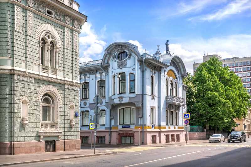Schlossberg's house and mindovsky's mansion on povarskaya street in moscow on a sunny summer day