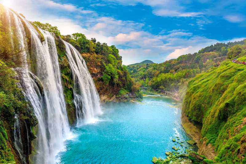 Cascade spectaculaire de Huangguoshu au Guizhou