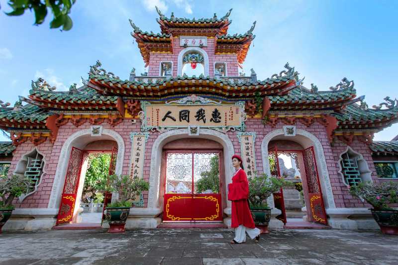 traditional dress at h i an historic pagoda