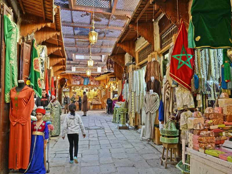 Vibrant Moroccan Market in Fès Medina