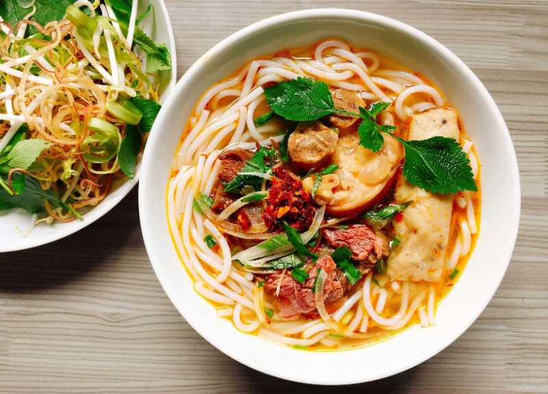 noodles with meat and mint on top - jigsaw puzzle